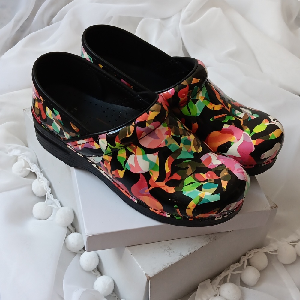 Dansko Clogs Floral Like New Eu sz 39 US 8, 8.5